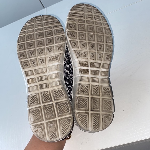 Patterned Flats/ Runners - Picture 4 of 4